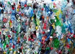 Studenten bouwen recyclemachines voor plastic